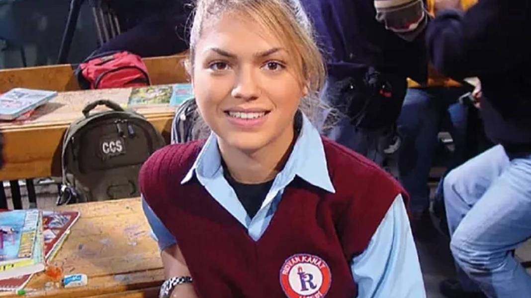 Ülkemin değerini anladım deyip tıpış tıpış döndü! Paris'e giden Hayat Bilgisi oyuncusundan şaşırtan itiraf 1